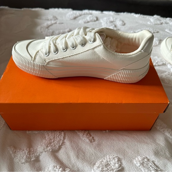 RocketDog Canvas Sneakers - 7M - Picture 4 of 6